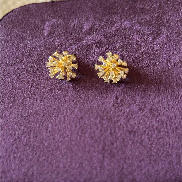 Jewelry - Gold earrings